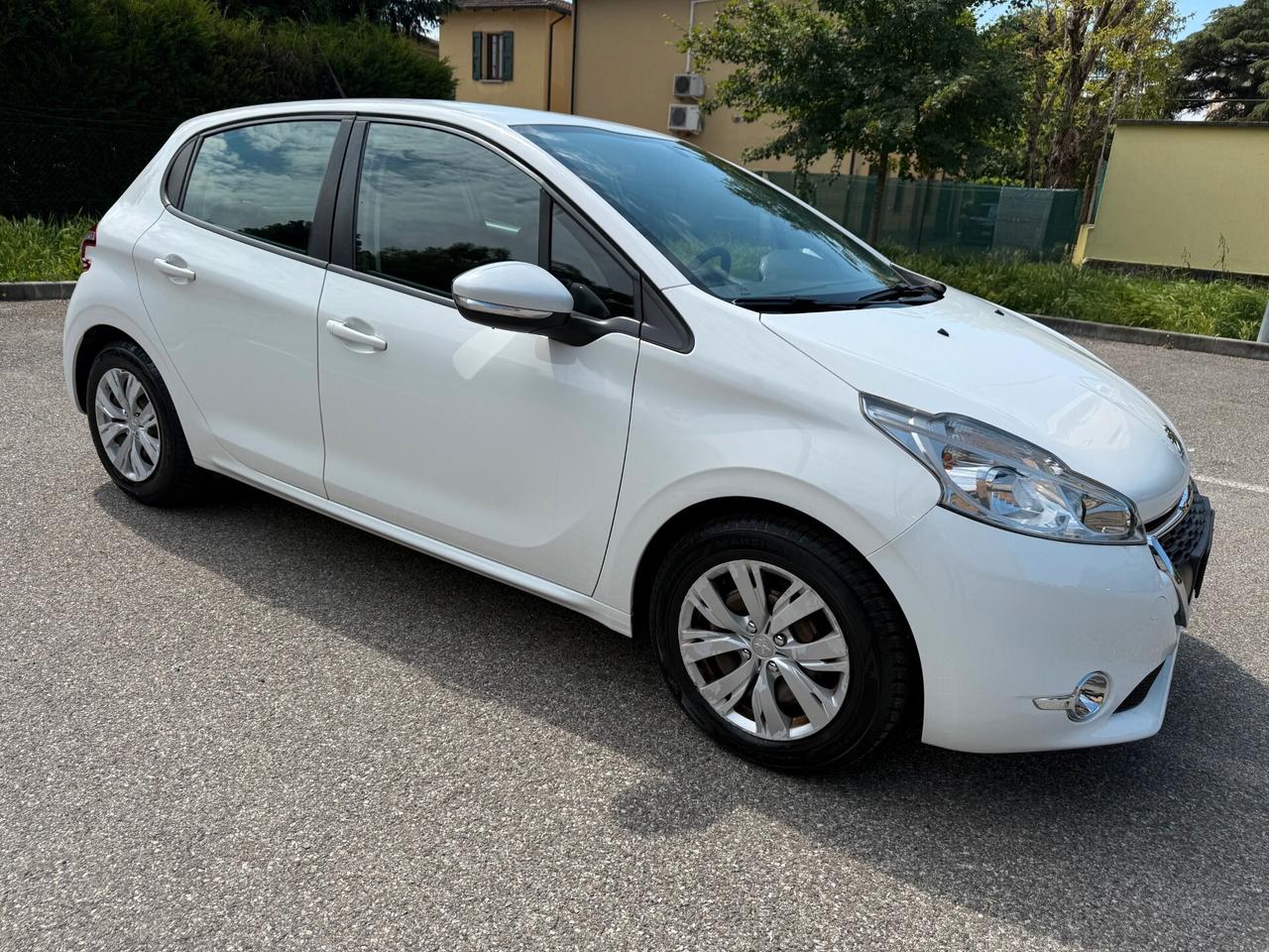 Peugeot 208 1.2 - NEOPATENTATI - 12 MESI DI GARANZIA -