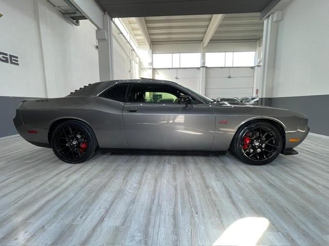 Dodge Challenger 6.4 v8 srt