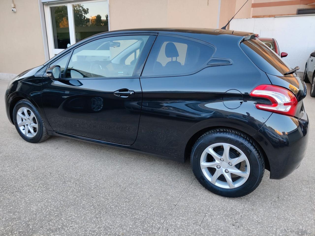 Peugeot 208 1.4 HDi