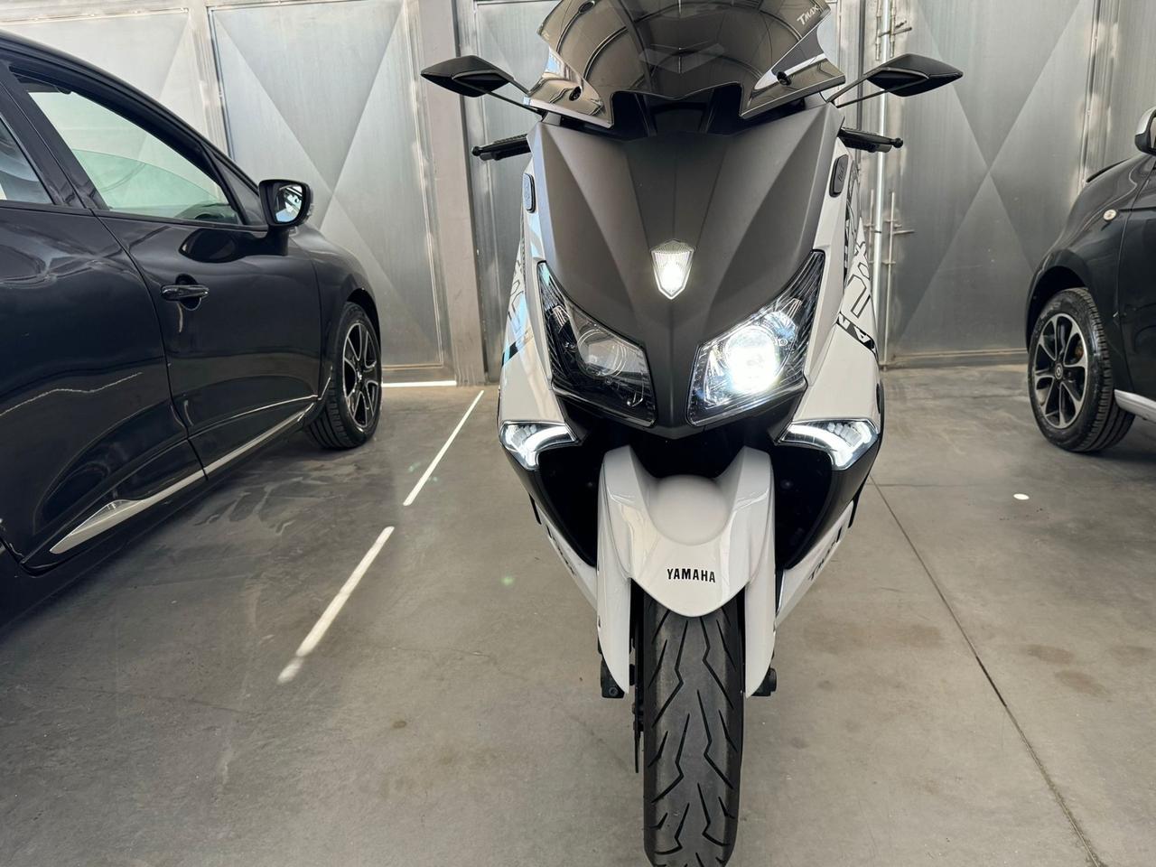 YAMAHA TMAX 530