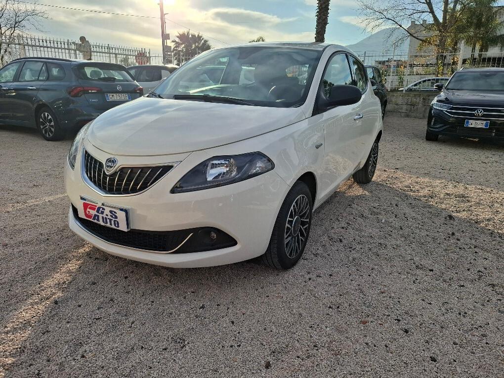 Lancia Ypsilon 1.0 FireFly 5 porte S&S Hybrid Ecochic Gold
