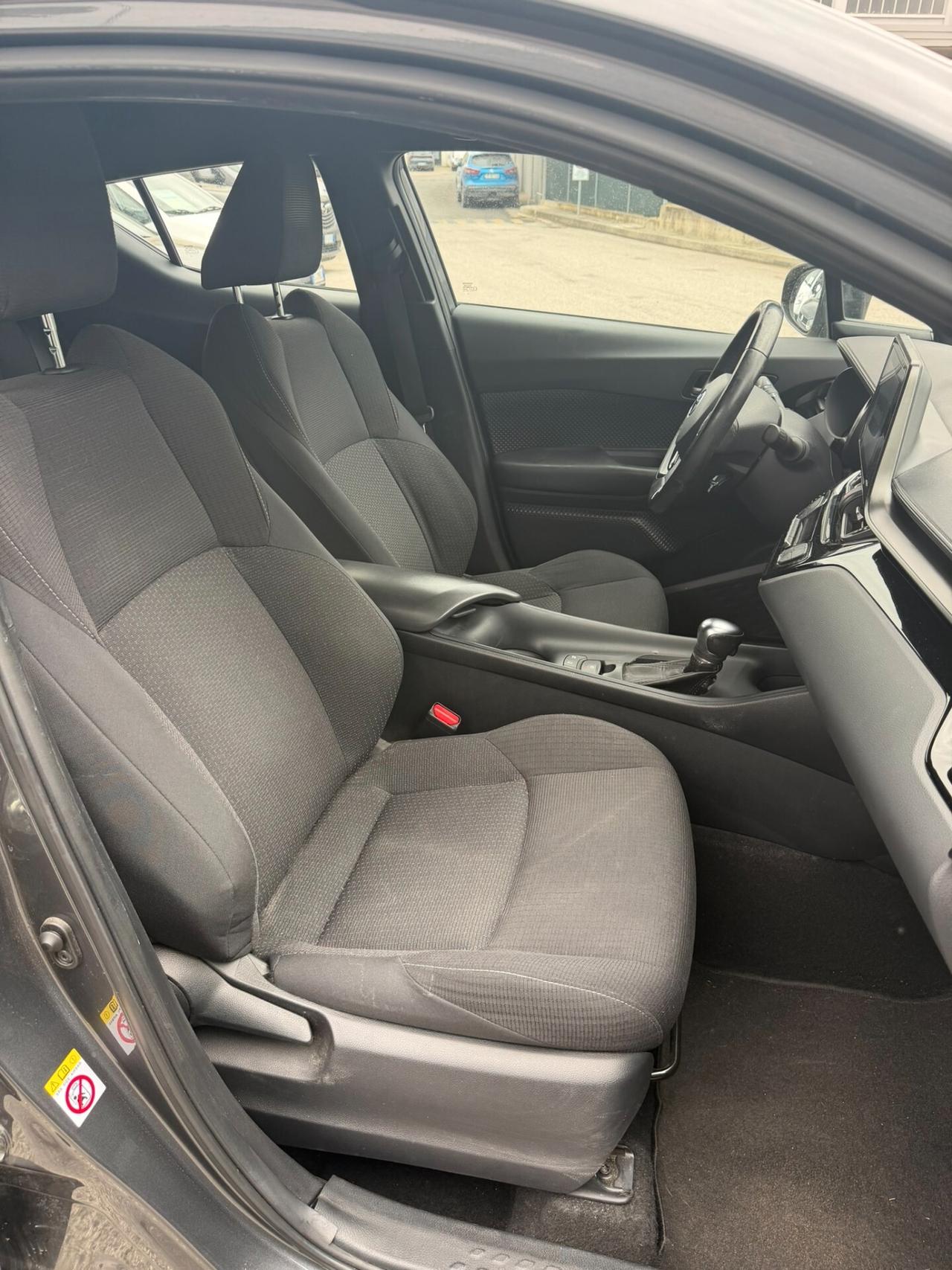 Toyota C-HR 1.8 Hybrid E-CVT Business
