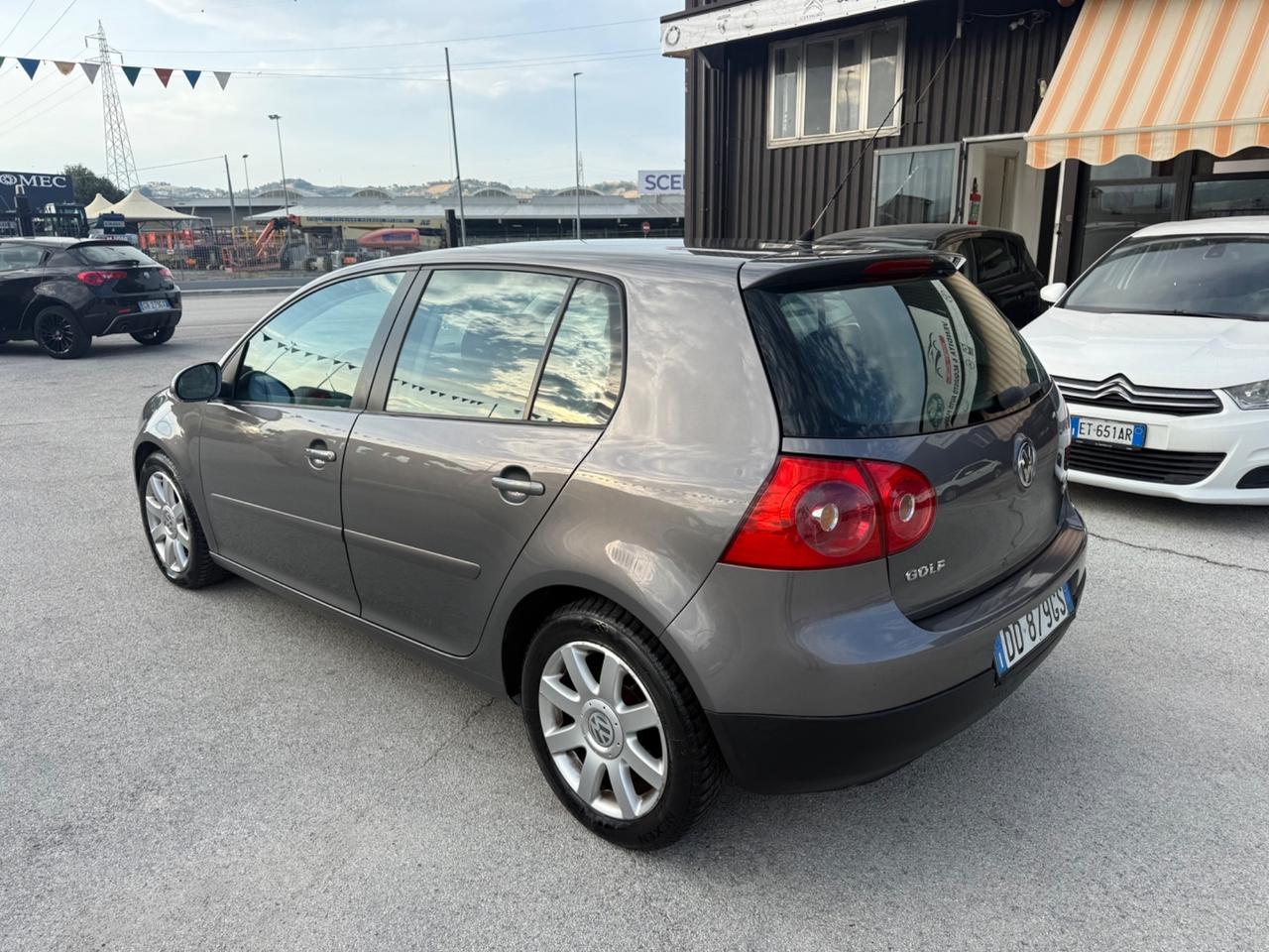 Volkswagen Golf 1.9 TDI 5p. Sportline