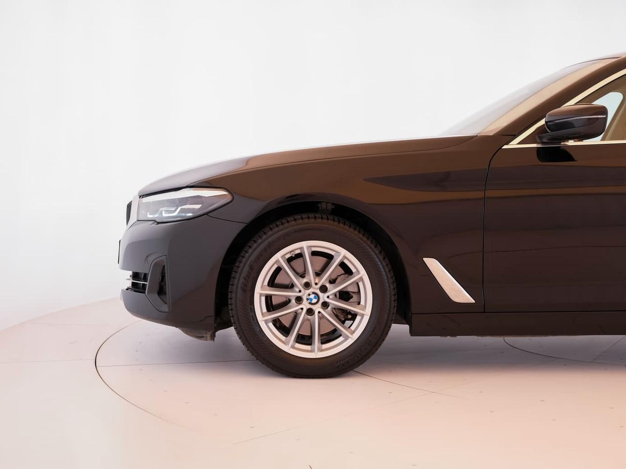 BMW 518d Touring mhev 48V auto