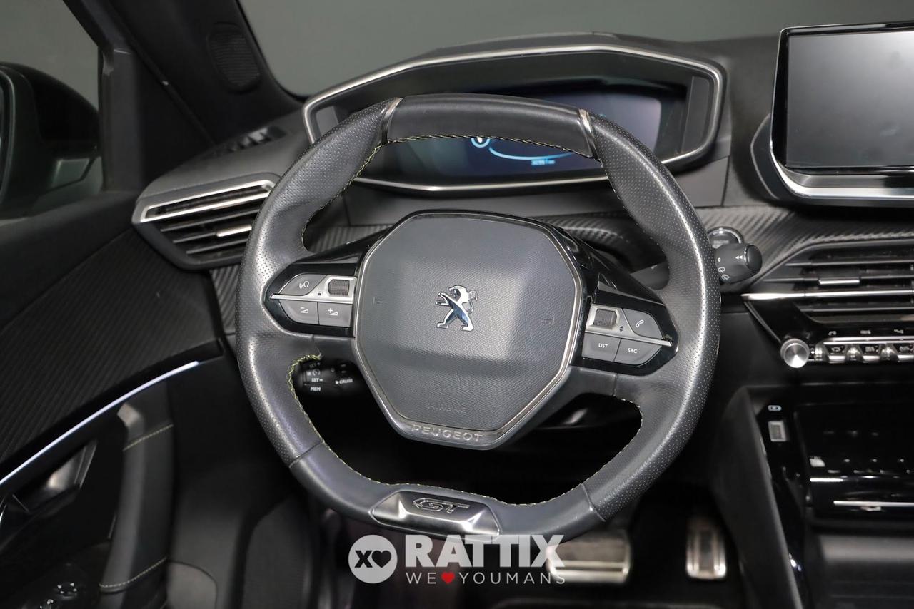 Peugeot e-2008 motore elettrico 100kW GT