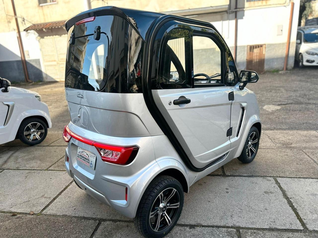 MICRO CAR ELETTRICA MINI - SI GUIDA SENZA PATENTE -