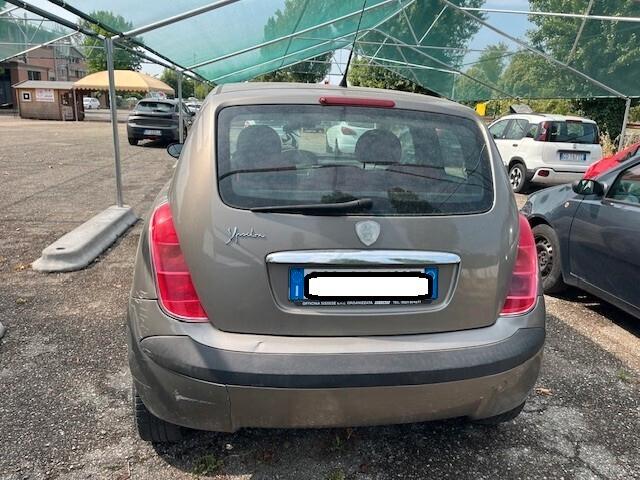 Lancia Ypsilon 1.4 16V Argento
