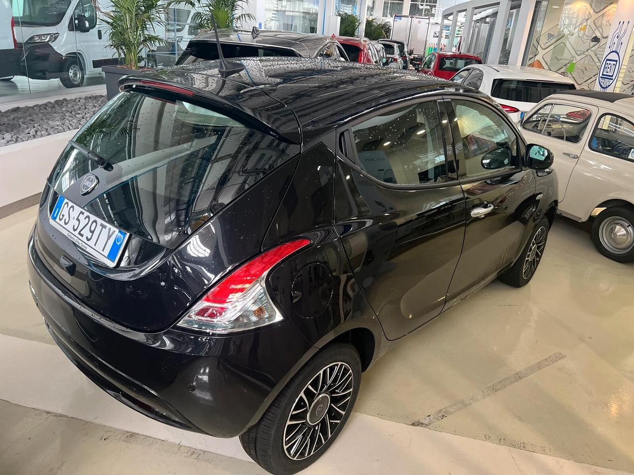 Lancia Ypsilon 1.0 FireFly 5 porte S&S Hybrid Platino