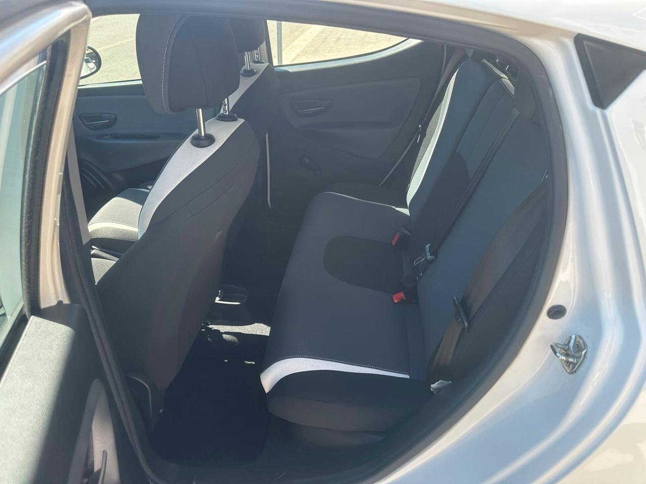 Lancia Ypsilon 1.2 69 CV 5 porte Silver