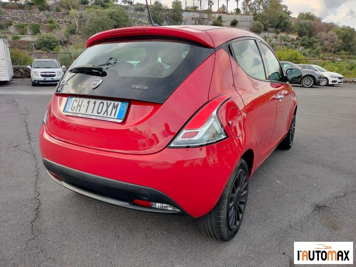 LANCIA - Ypsilon 1.0 firefly hybrid Silver s&s 70cv