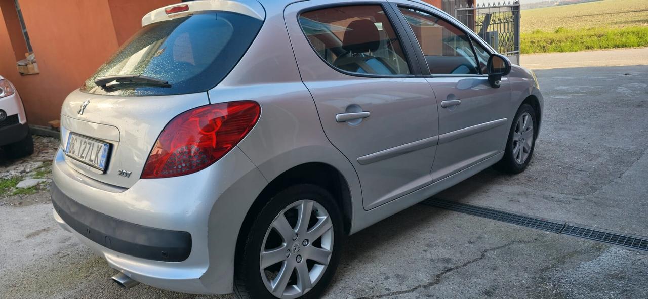 Peugeot 207 1.6 HDi 110CV 5p. Féline neopatentati