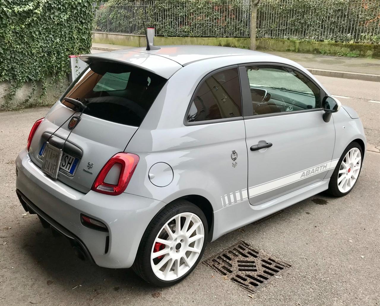 Abarth 595 1.4 Turbo T-Jet 180 CV Esseesse