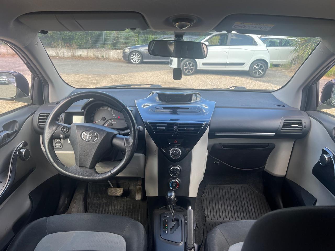 Toyota iQ 1.0 CVT Lounge anno 2015