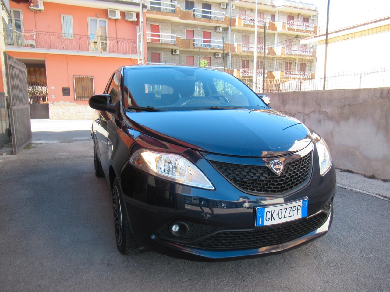 Lancia Ypsilon 1.2 69 CV 5 porte Gold