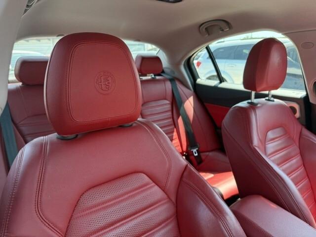 Alfa Romeo Giulia 2.2 Turbodiesel 210 CV AT8 AWD Q4 Veloce