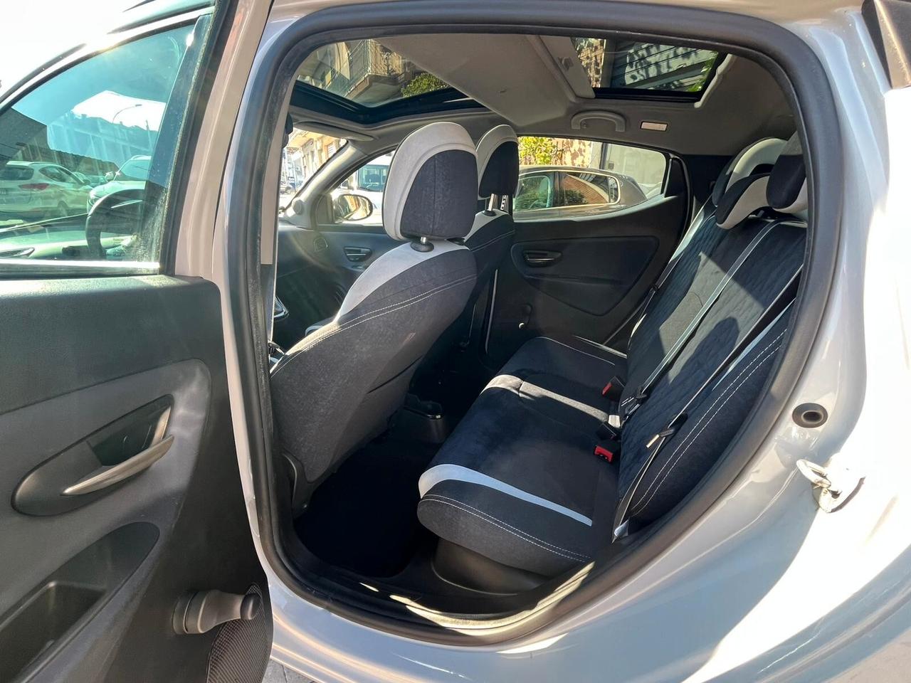 Lancia Ypsilon 1.3 MJT 16V 95 CV 5 porte S&S MYA TETTO APRIBILE