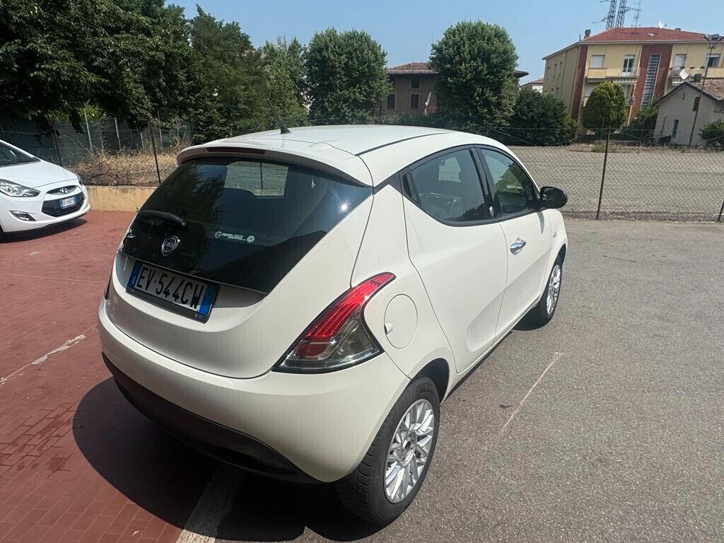 Lancia Ypsilon 0.9 TwinAir 85 CV 5 porte Metano Ecochic Gold