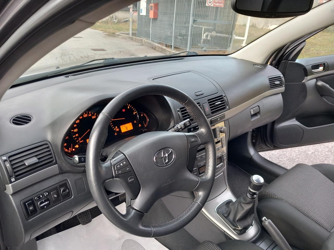 Toyota Avensis SW 2.2 D-4D KM 113000!!!