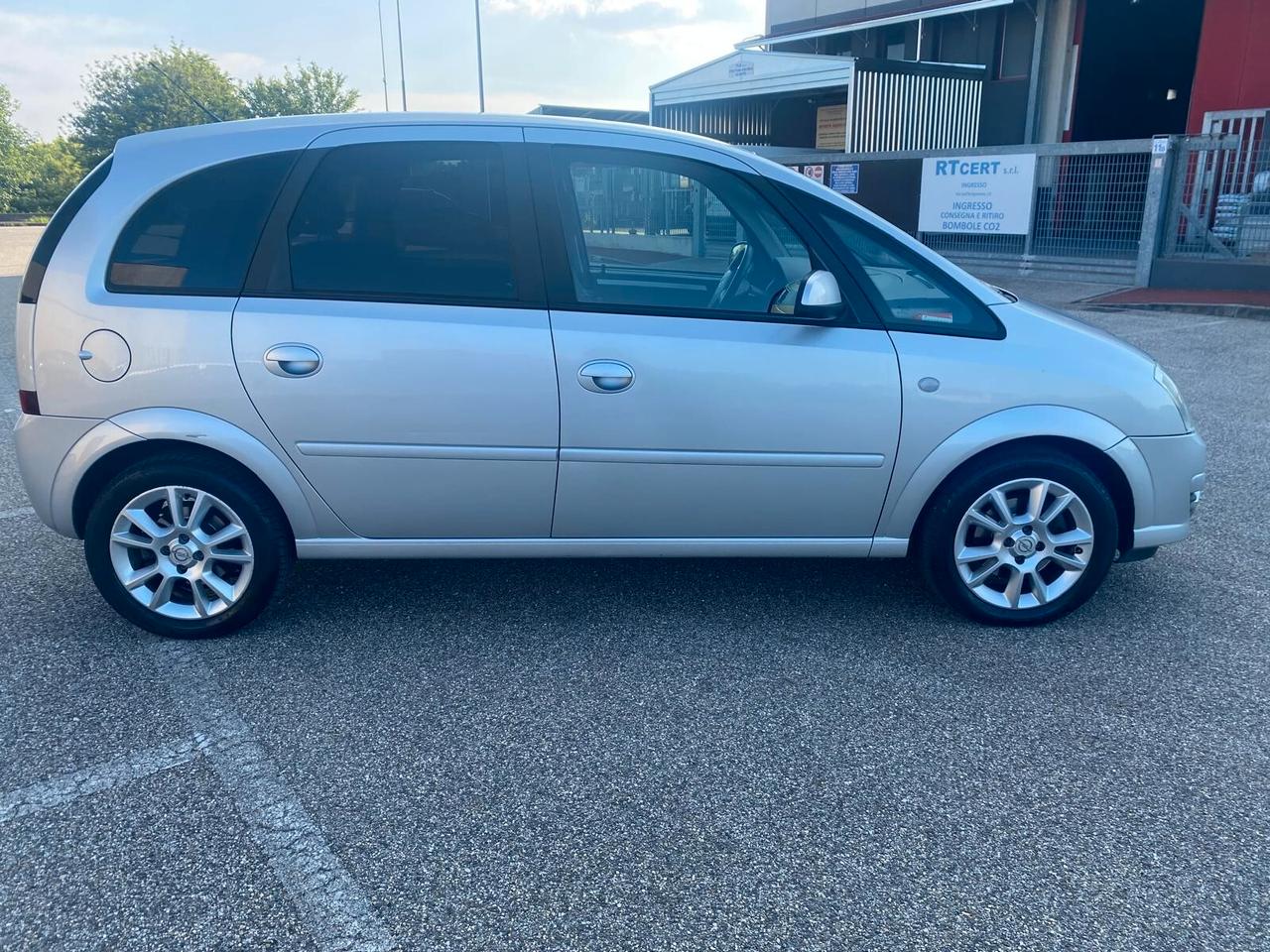 Opel Meriva 1.6 16V Cosmo ADATTA AI NEOPTATENTATI UNICO PROPRIETARIO