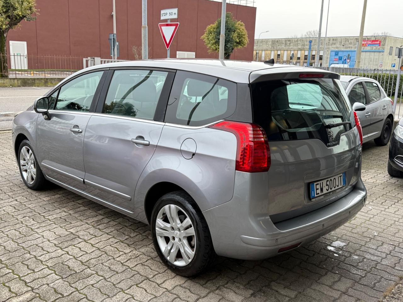 Peugeot 5008 NEOPATENTATI 1.6 HDi 115CV 7 POSTI