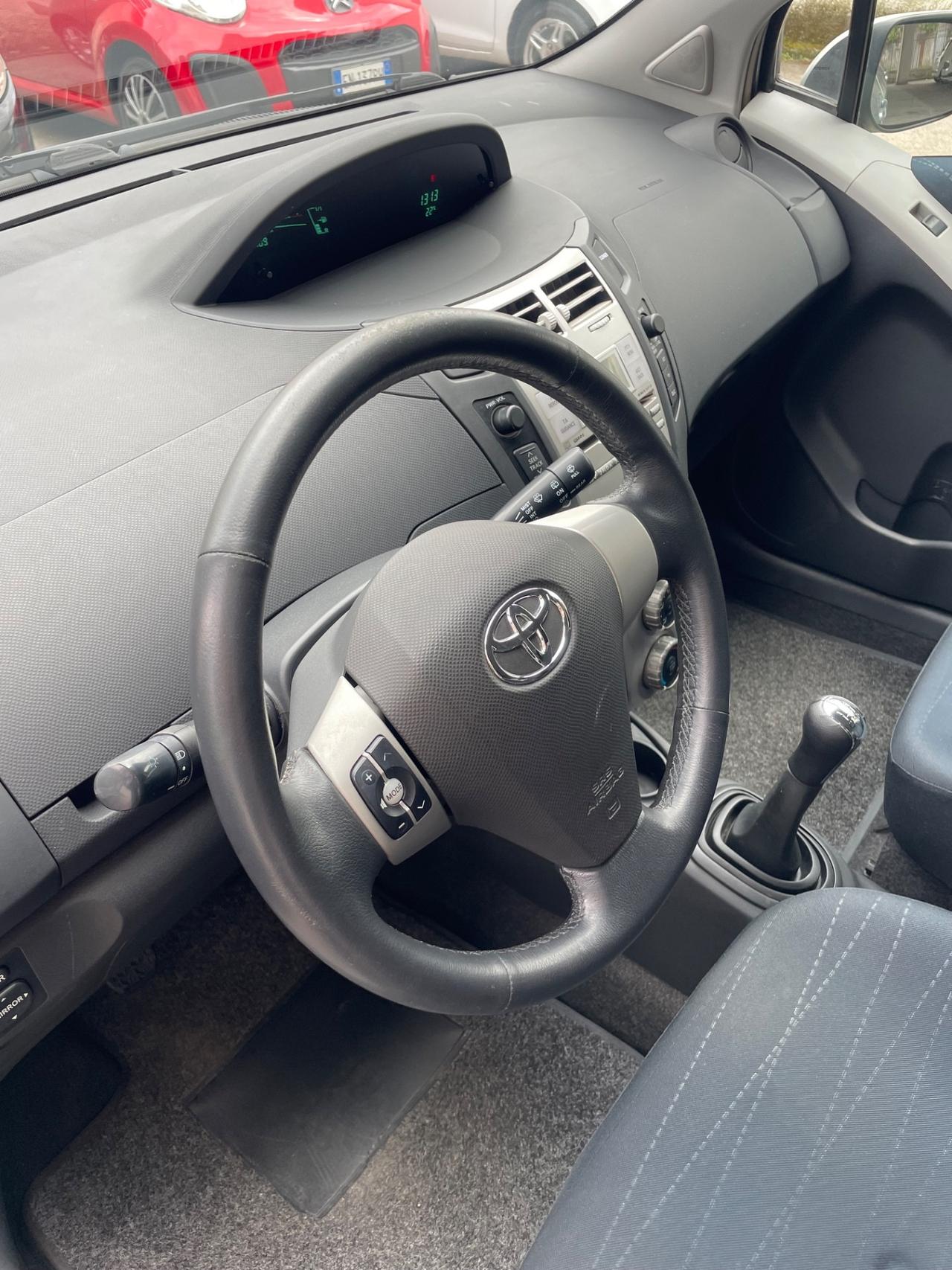 Toyota Yaris 1.3 5 porte Luna Full dal nord Italia