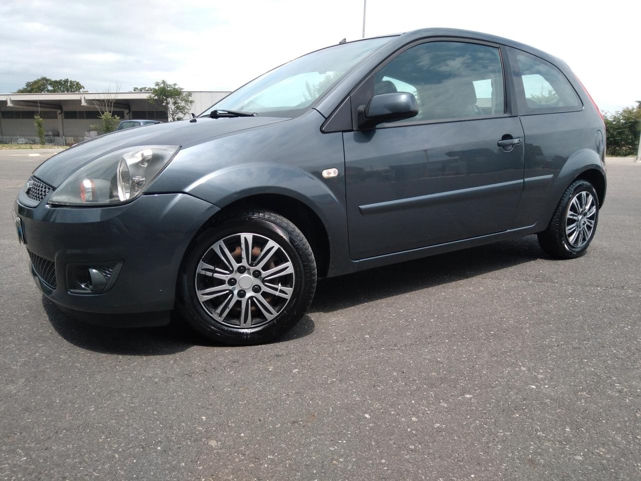 Ford Fiesta 1.2 16V 3p. Ghia x neopatentati
