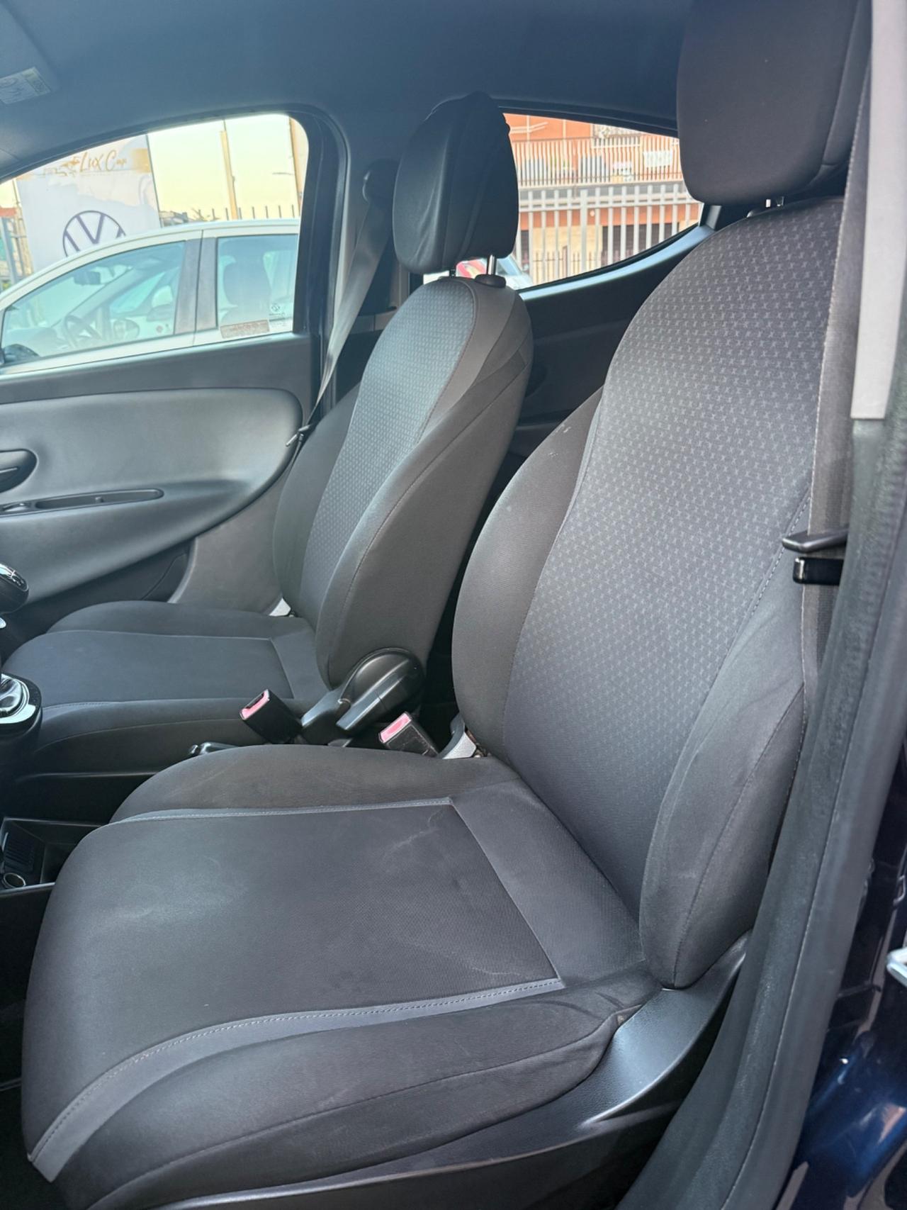 Lancia Ypsilon 1.2 69 CV 5 porte GPL Ecochic Silver