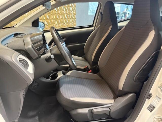 Toyota Aygo Connect 1.0 VVT-i 72 CV 5 porte x-cool