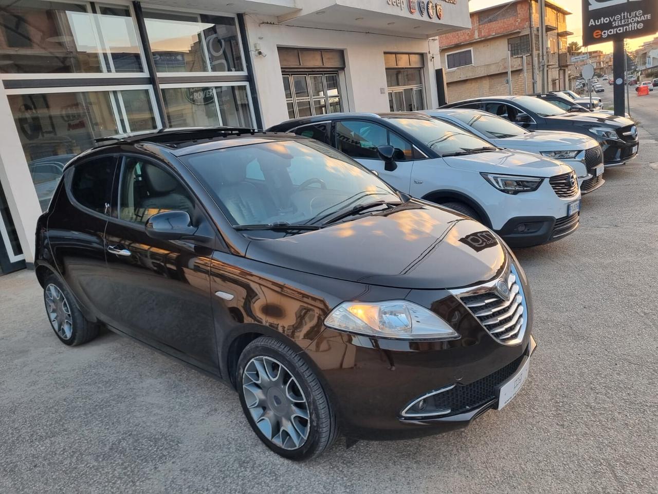 Lancia Ypsilon 1.3 MJT 95 CV TETTO E PELLE