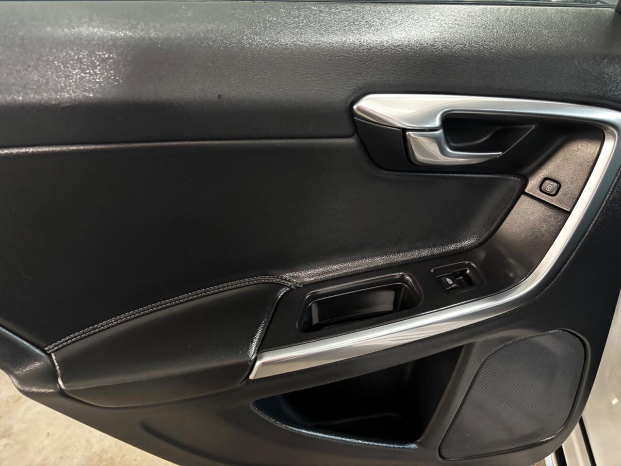 Volvo V60 Cross Country D3 Geartronic Summum