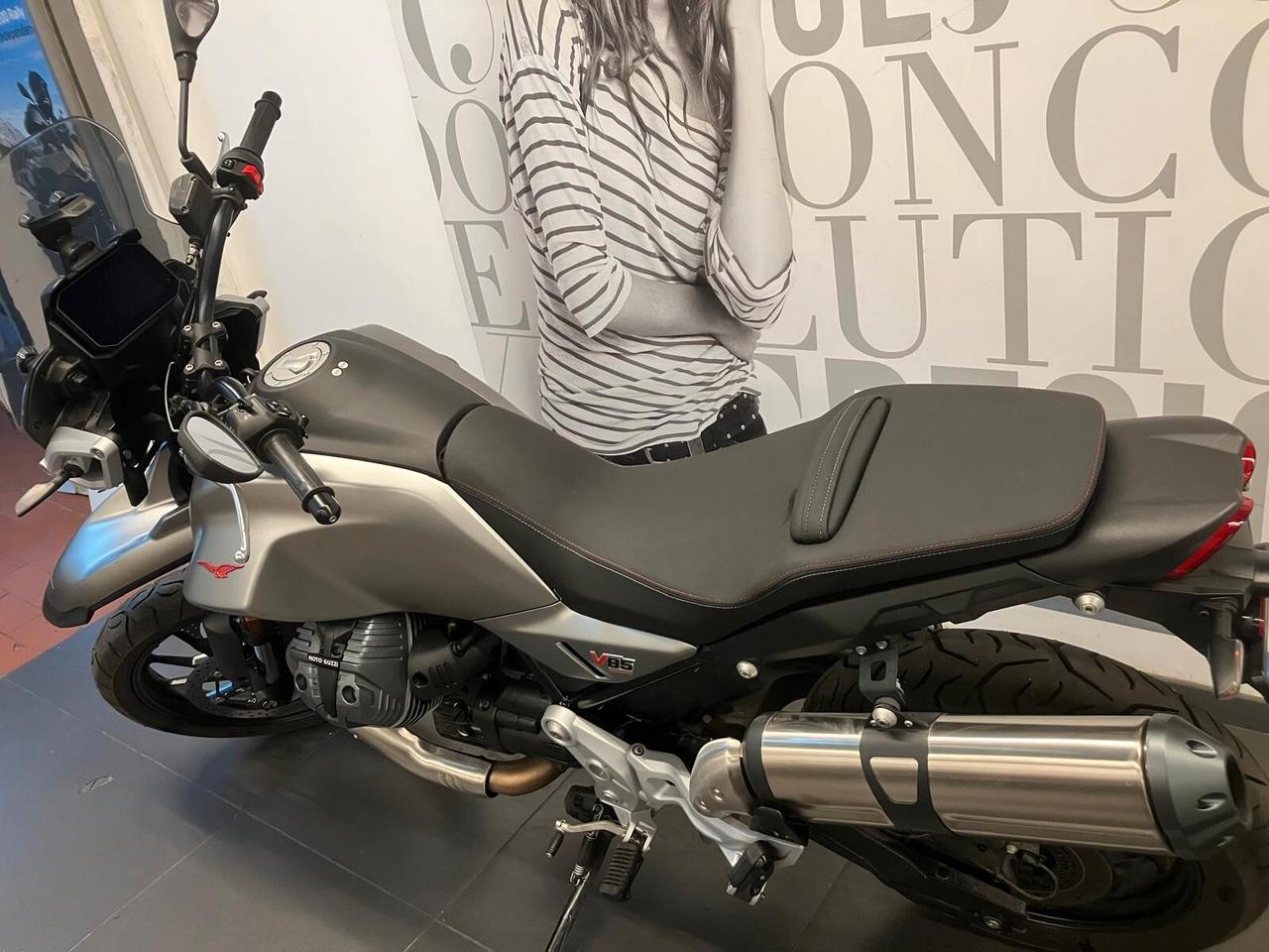 Moto Guzzi V 85 STRADA