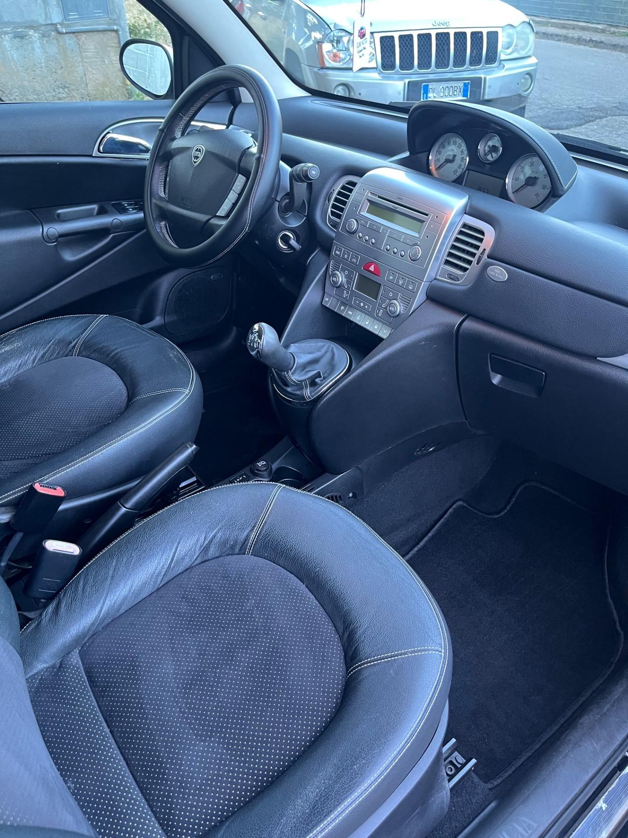 Lancia Ypsilon 1.3 MJT 75 CV DPF Sport MomoDesign