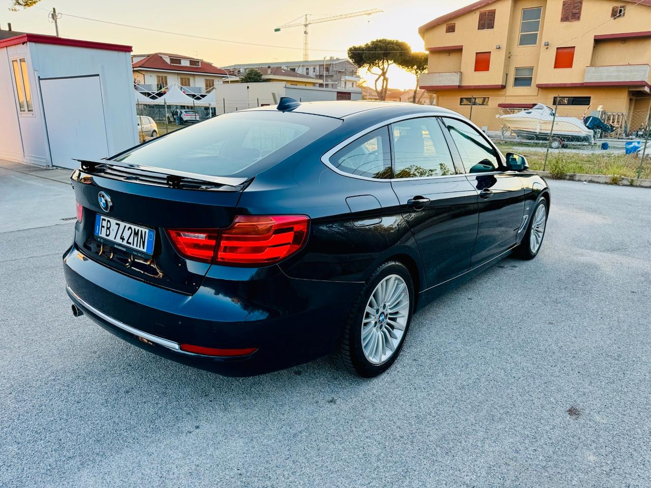 BMW 318d GT Luxury - LED / Navi