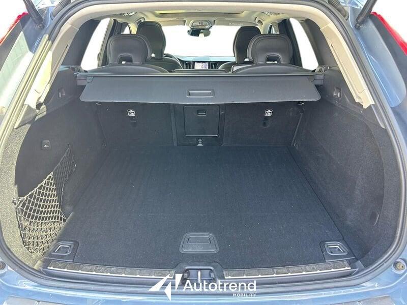 Volvo XC60 B4 197+14 CV AWD Mild Hybrid Diesel Automatico Ultimate Dark
