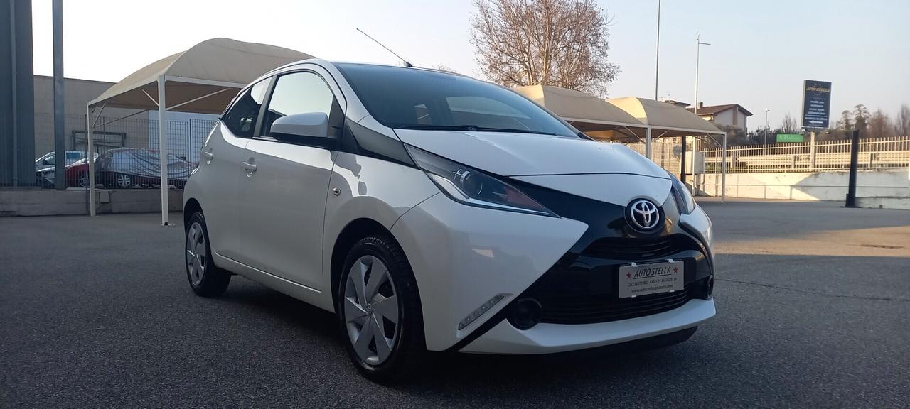 Toyota Aygo Benzina cc. 1.000 Mod. X-Play 5 Porte Utilizzabile anche per i Neopatentati SOLO 87.470 KM...!!!