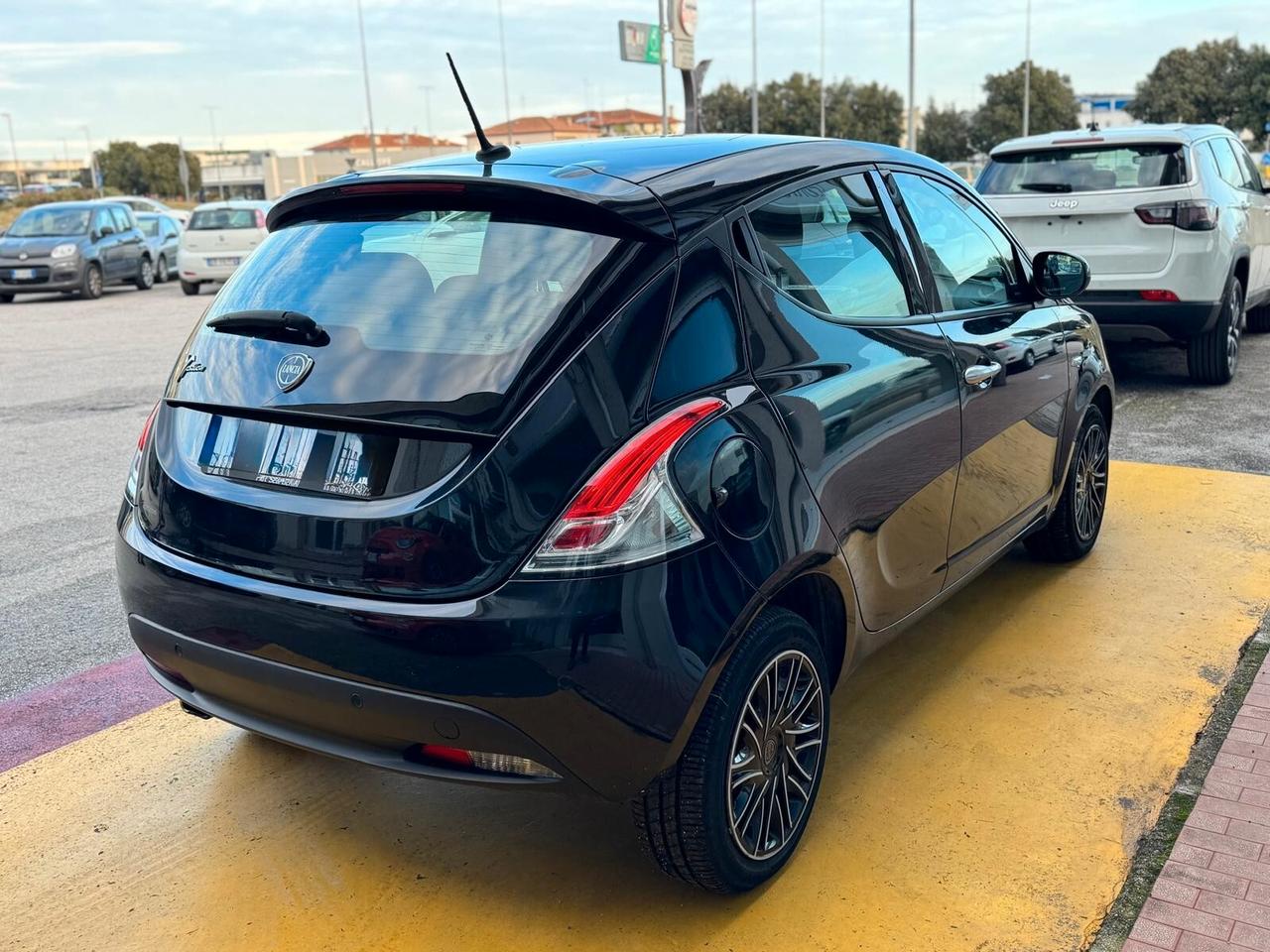 Lancia Ypsilon 1.2 69 CV 5 porte GPL Silver