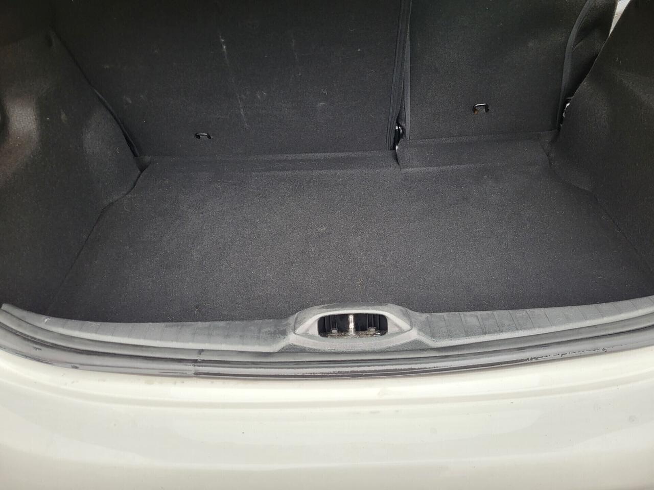 PEUGEOT 208 1,4 HDI-UNICO PROPRIETAR-4 REVISIONI