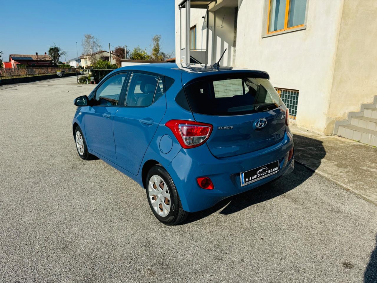 Hyundai i10 1.0 benzina 2015 140.000 km neo patentati garanzia 12 mesi