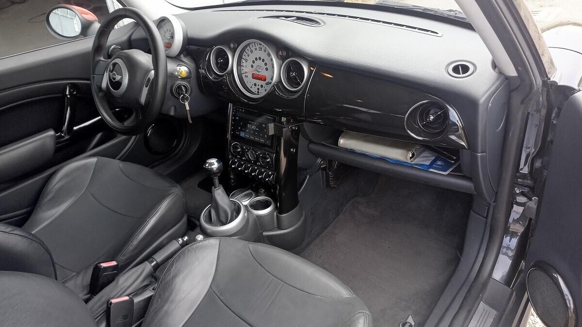 Mini Cooper 1.4 d -