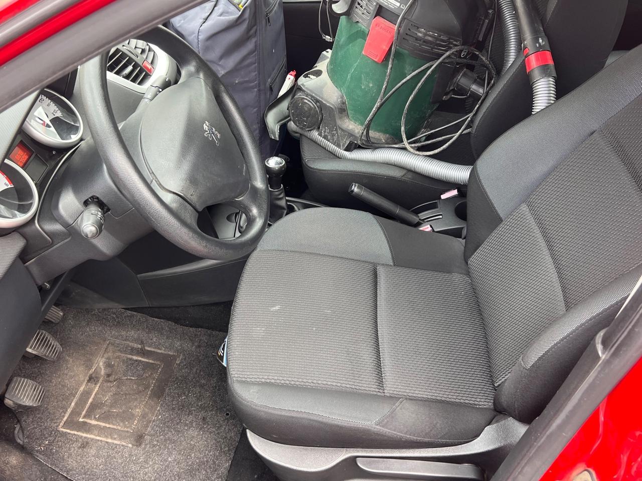 Peugeot 207 1.4 HDi 70CV 5p. XS cambio manuale rumoroso