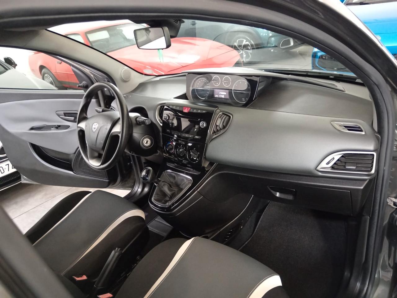Lancia Ypsilon 1.3 MJT 16V 95 CV 5 porte S&S Silver
