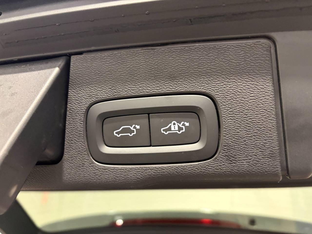 VOLVO XC60 B5 AWD PLUS DARK AUTO