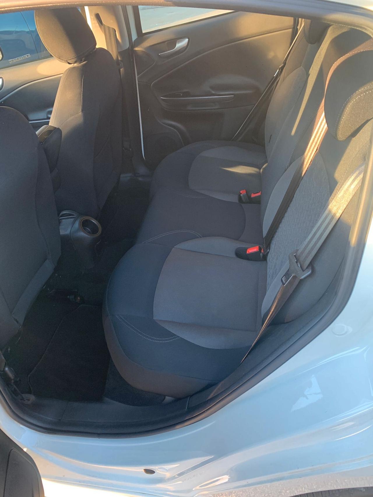 Alfa Romeo Giulietta tdi 1600 cc, molto bella , accessoriata, anno 2014, km 98000, tagliandata, neo patentati