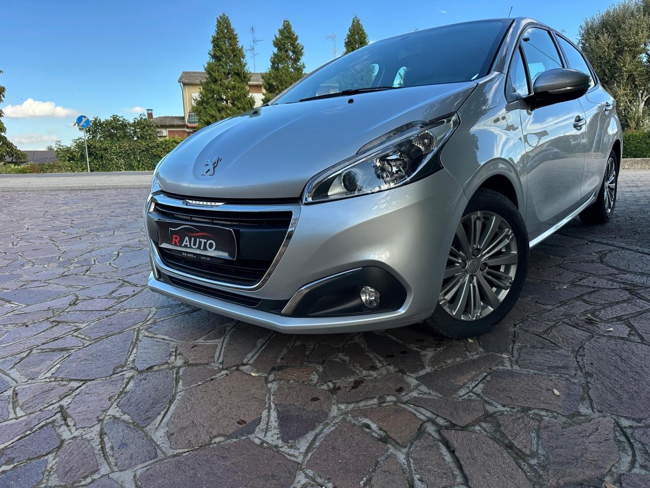 Peugeot 208 BlueHDi 1.4 75 5 porte Allure neopatentati