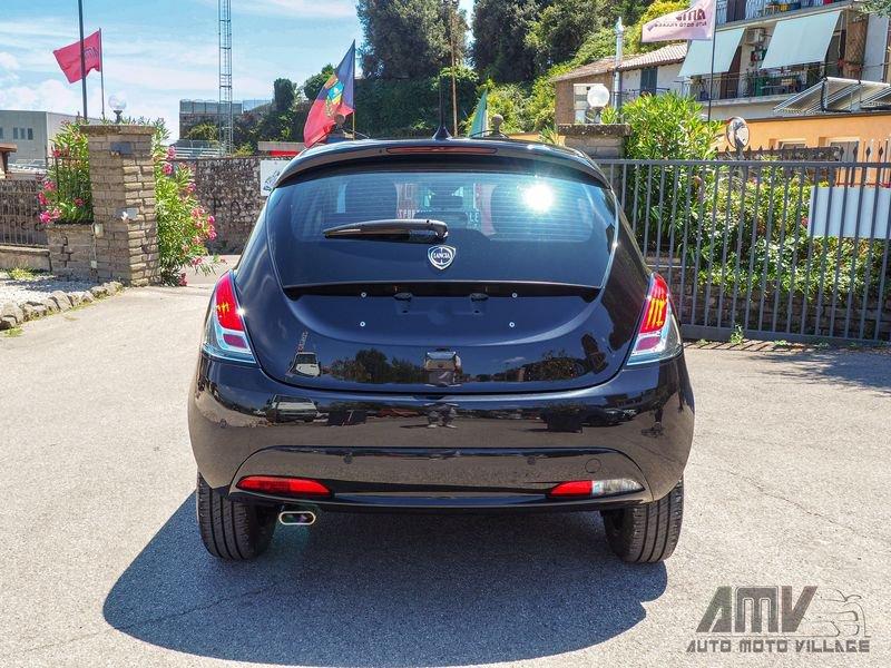 Lancia Ypsilon 1.0 FireFly 5 porte S&S Hybrid Platino