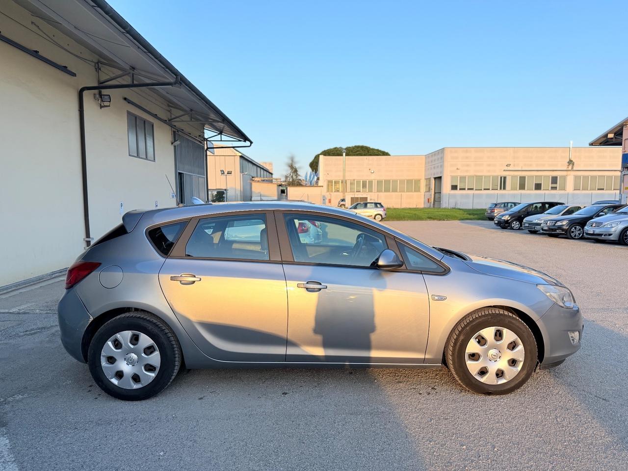 Opel Astra 1.7 CDTI 5 porte Cosmo neopatentati