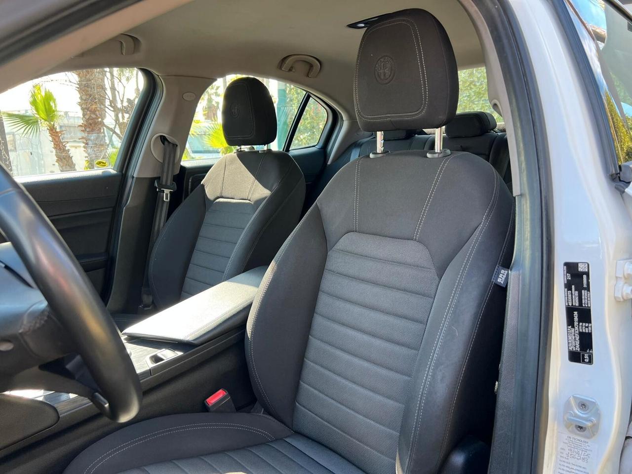 Alfa Romeo Giulia 2.2 Turbodiesel 160 CV AT8 Business