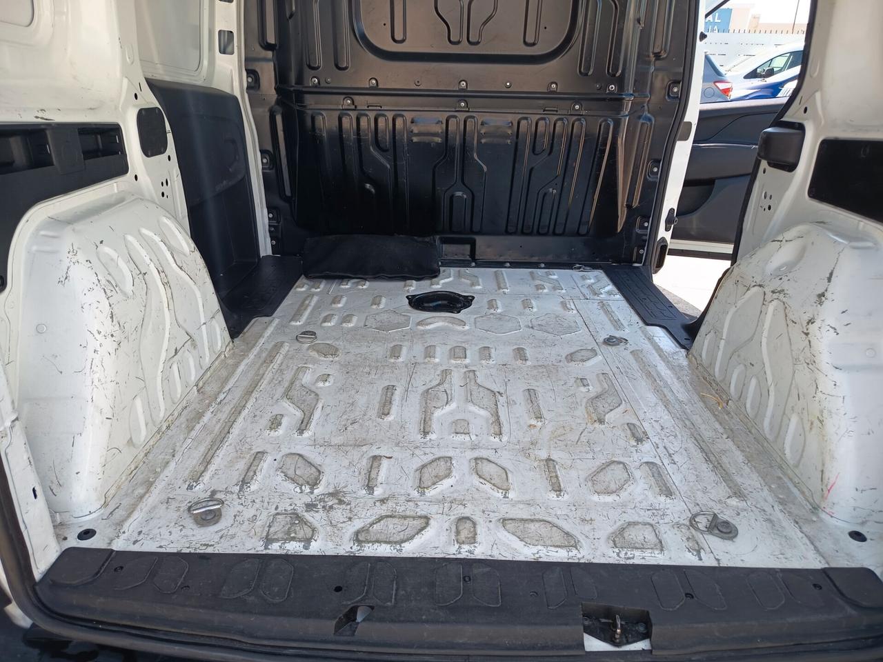 Fiat Doblo 1,6 diesel anno 2022 km 57,000.