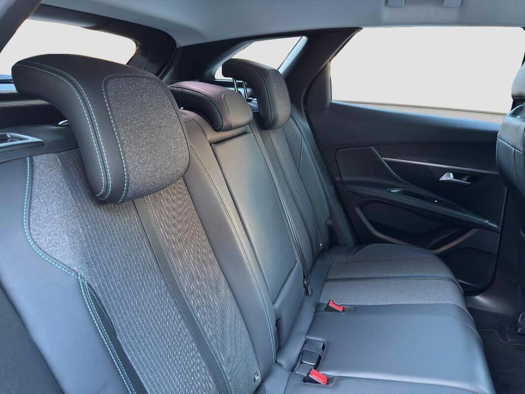 Peugeot 3008 BlueHDi 130 S&S EAT8 Allure 2022