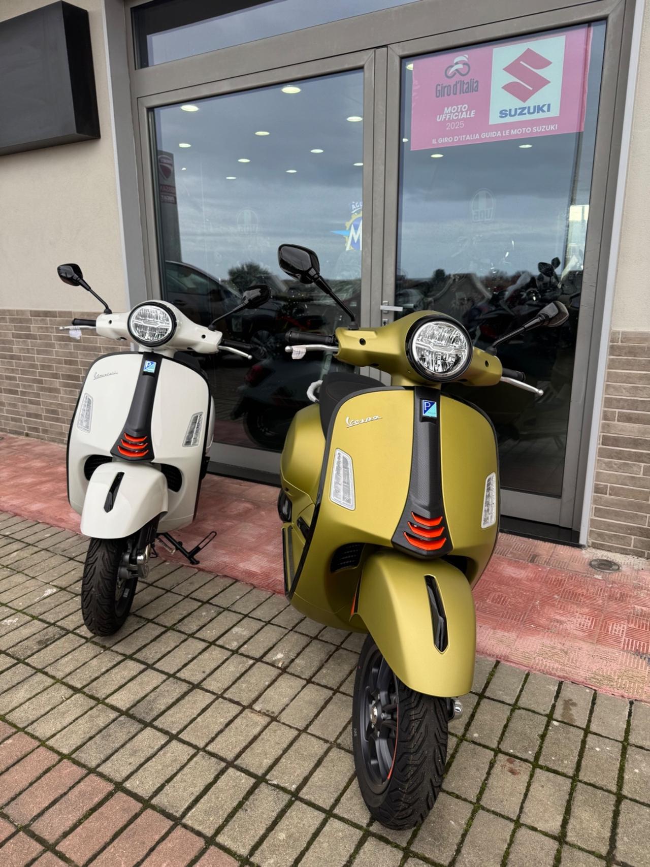 Piaggio Vespa 310 GTS hpe Super Sport